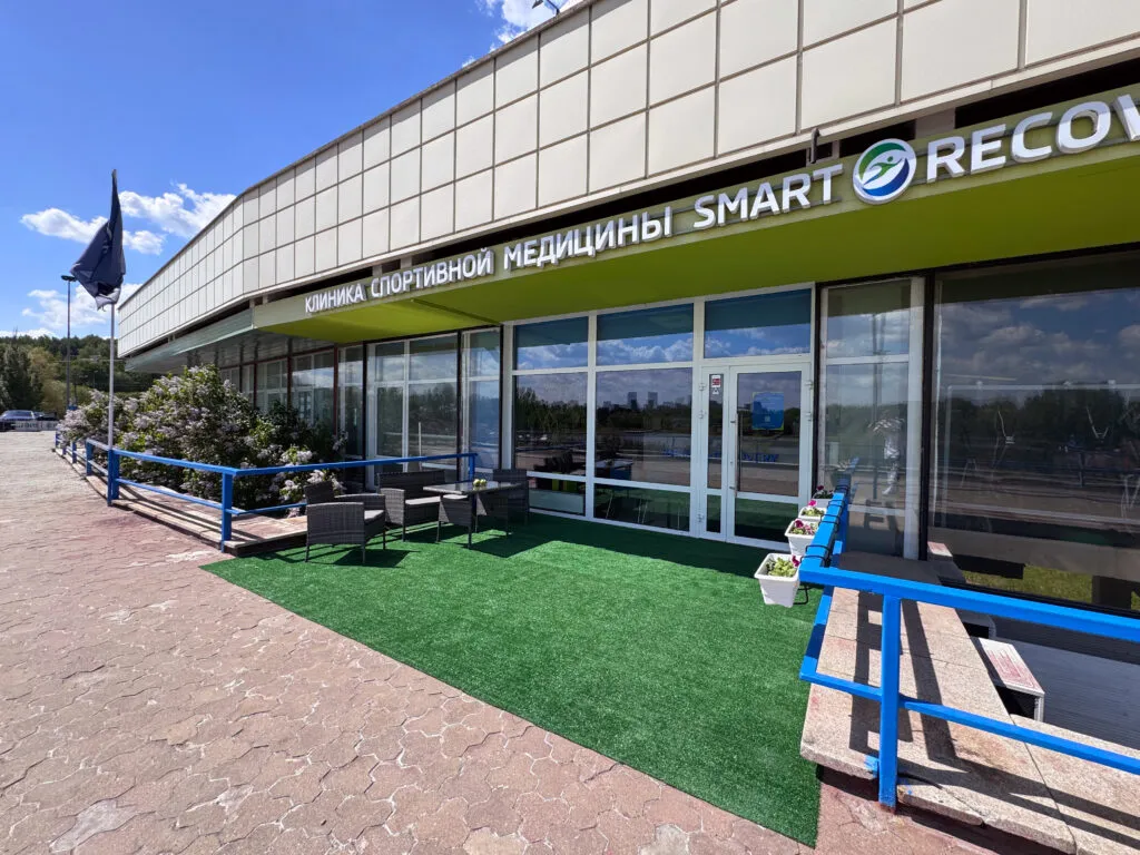 Фасад клиники спортивной медицины SMART RECOVERY на Крылатской улице